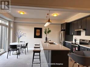 154 Terry Fox Dr in Barrie, ON - Building Photo - Building Photo