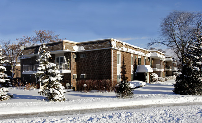 Millcreek Condominium in Buffalo Grove, IL - Building Photo - Building Photo