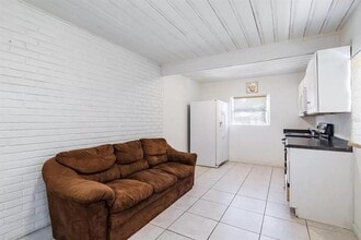 2916 W Paris St-Unit -2 in Tampa, FL - Building Photo - Building Photo