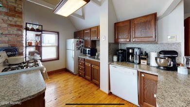 326 Cherry St SE, Unit Unit#2 in Grand Rapids, MI - Building Photo - Building Photo
