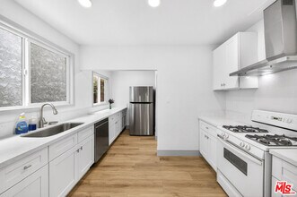 1050 S Hayworth Ave in Los Angeles, CA - Building Photo - Building Photo