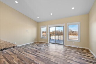 616 N 10th St, Unit 616 N 10th St in Oostburg, WI - Foto de edificio - Building Photo