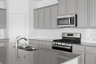 325 Escondido Cir in San Marcos, TX - Foto de edificio - Building Photo