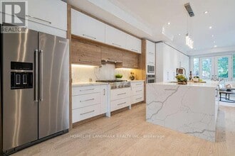 245 Westwood Ave in Toronto, ON - Building Photo - Building Photo