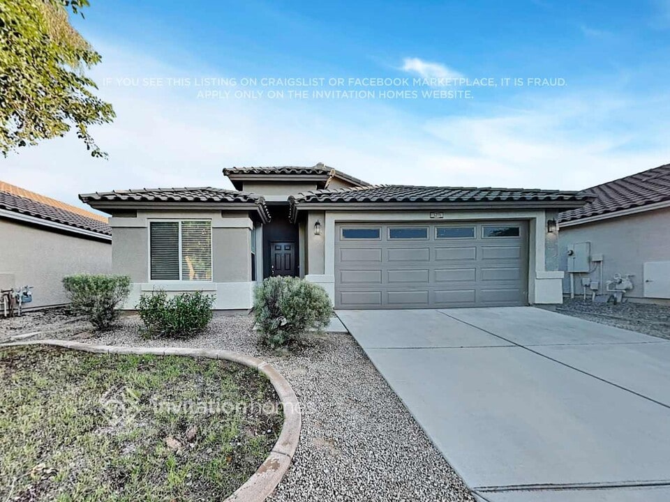 3271 W Five Mile Peak Dr in Queen Creek, AZ - Foto de edificio