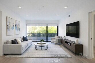 12012 Valleyheart Dr in Los Angeles, CA - Building Photo - Building Photo