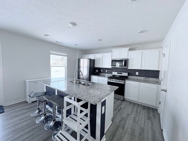 382 Trinity Wy E in Newark, OH - Building Photo - Building Photo