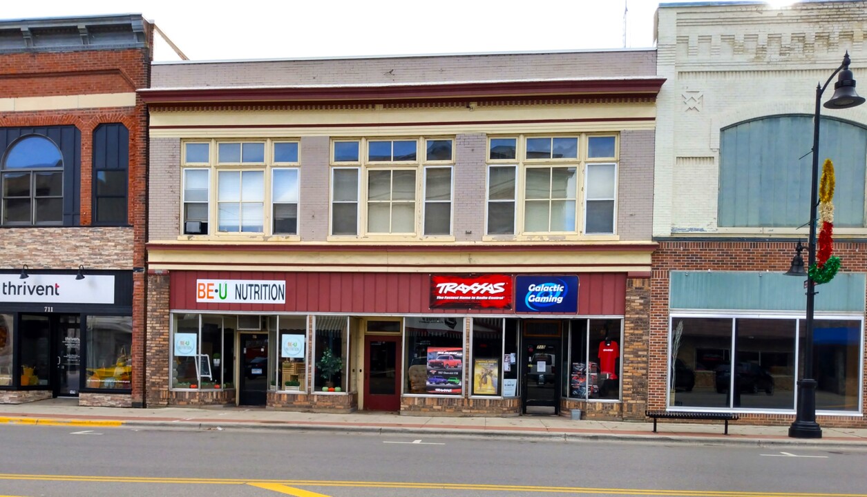 715 5th Ave, Unit Apt 2 in Antigo, WI - Foto de edificio