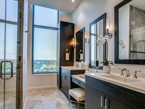 4242 Broadway in San Antonio, TX - Building Photo - Building Photo