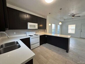 18 Valeria St in Edinburg, TX - Building Photo - Building Photo