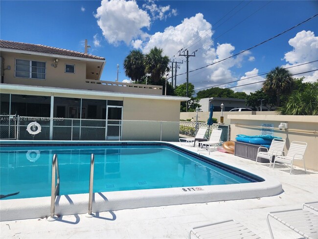 2111 NE 42nd Ct in Lighthouse Point, FL - Building Photo - Building Photo