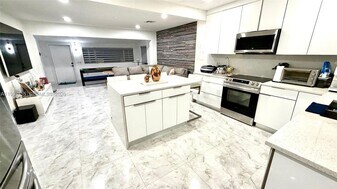 1555 SW 21st Way in Fort Lauderdale, FL - Building Photo