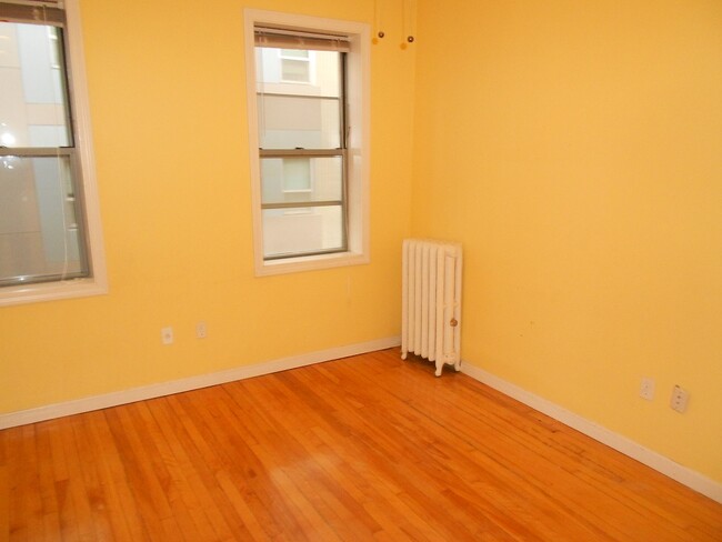 63 Burbank St, Unit 10 in Boston, MA - Building Photo - Building Photo