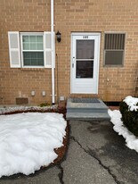 105 Elmwood Dr in Hudson, NH - Building Photo