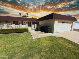 10416 W Prairie Hills Cir in Sun City, AZ - Building Photo