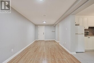 345 Walmer Rd in Toronto, ON - Building Photo - Building Photo