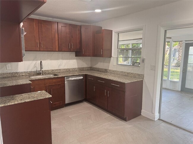 6430 SW 15th St in Pompano Beach, FL - Building Photo - Building Photo