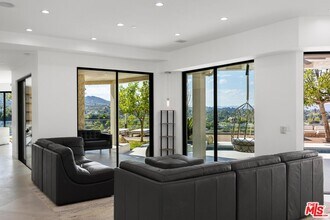 3911 Cody Rd in Los Angeles, CA - Building Photo - Building Photo