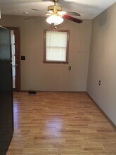 2315 NW Klamm Rd in Riverside, MO - Building Photo - Building Photo