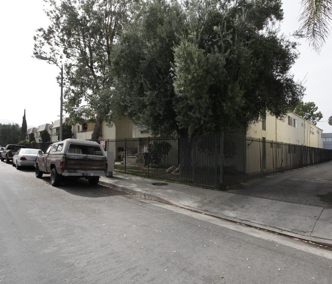 THe Marion Manor in Sun Valley, CA - Building Photo - Building Photo