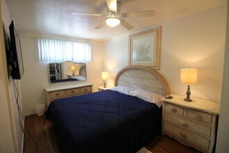 728 Venice Ct in San Diego, CA - Foto de edificio - Building Photo