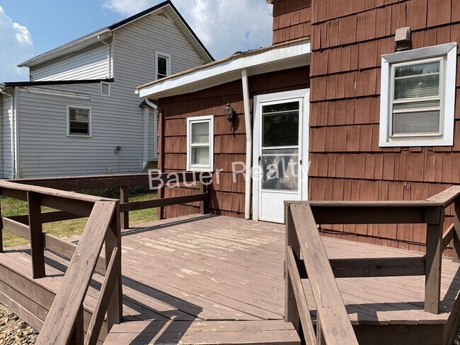 415 Woodland Ave in Willard, OH - Building Photo - Building Photo