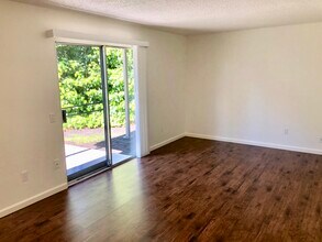 810 Carlita Cir, Unit 810 Carlita Circle Apt. B in Rohnert Park, CA - Building Photo - Building Photo