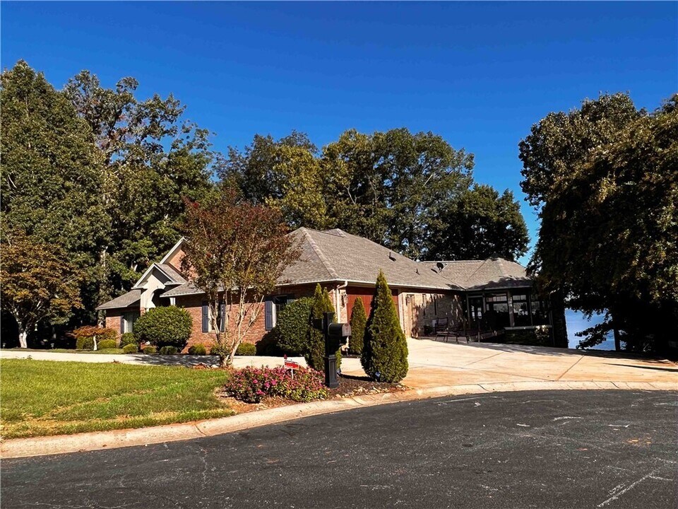 103 Big Oak Dr in Seneca, SC - Building Photo