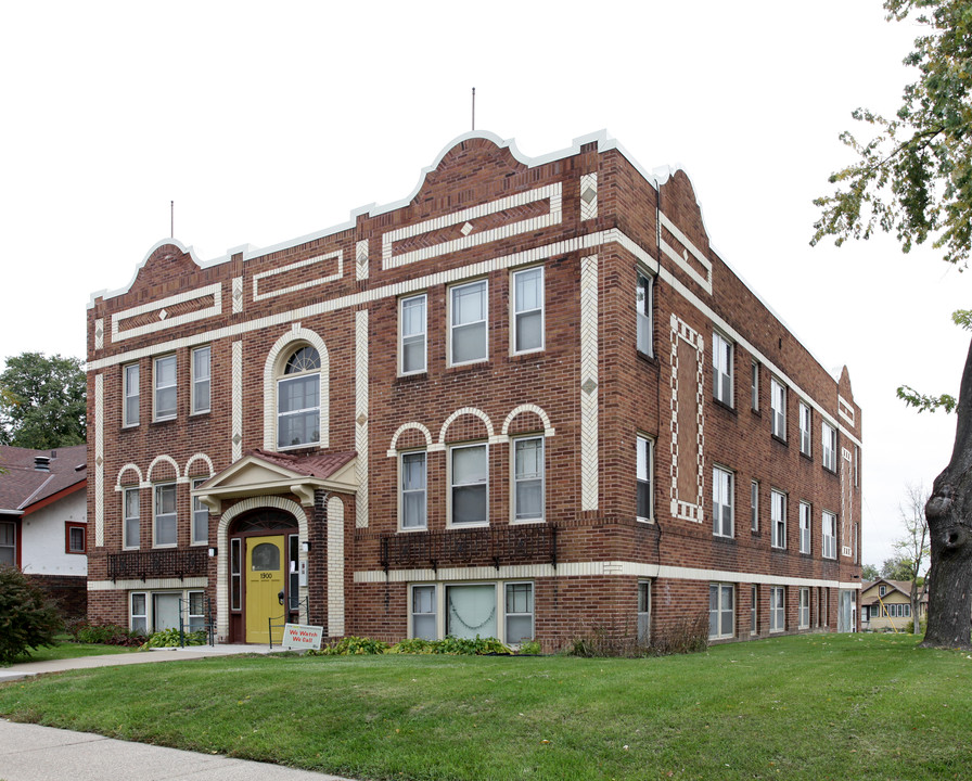 1900 Thomas Ave in Minneapolis, MN - Building Photo