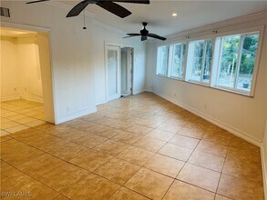 250 10th St S in Naples, FL - Building Photo - Building Photo