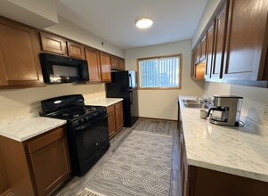 1960 Burton St SE in Grand Rapids, MI - Building Photo - Building Photo