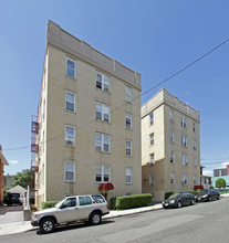 296 Knox Ave in Cliffside Park, NJ - Building Photo - Building Photo