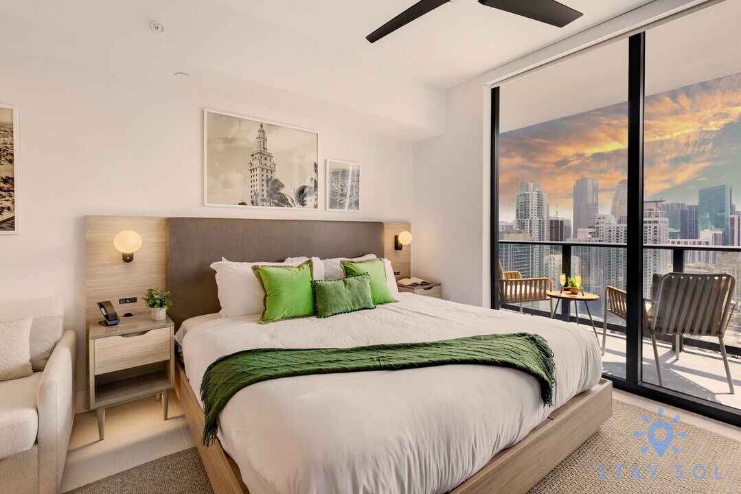 601 NE 1st Ave in Miami, FL - Building Photo