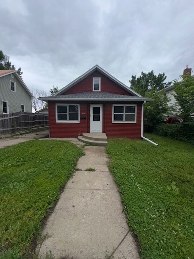 property at 1528 W 10th St