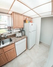 204 Lake Frances Dr in West Palm Beach, FL - Building Photo - Building Photo