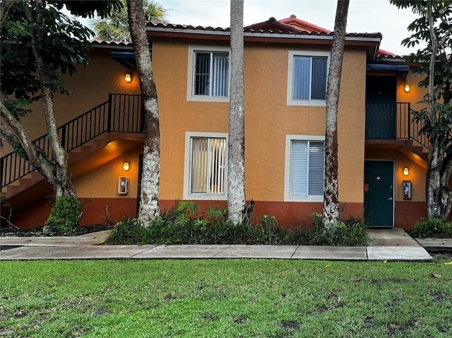 10717 Cleary Blvd, Unit 211 in Plantation, FL - Building Photo - Building Photo