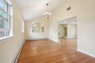 278 Ehrhardt Rd in Pearl River, NY - Foto de edificio - Building Photo