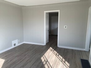 343 E Lakewood Blvd in Holland, MI - Building Photo - Building Photo