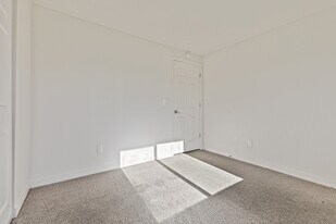 Crofton Apartments in Portland, OR - Building Photo