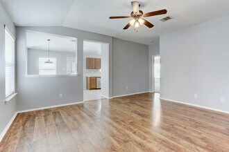 211 Hyltin St in Hutto, TX - Building Photo - Building Photo