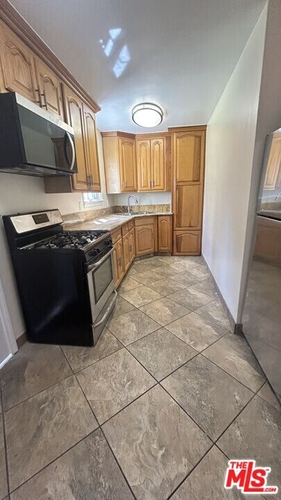 626 E Fairview Blvd in Inglewood, CA - Building Photo
