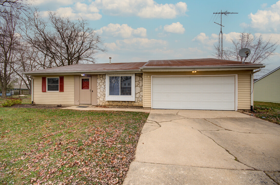 3351 Stonehurst Ct in Joliet, IL - Foto de edificio