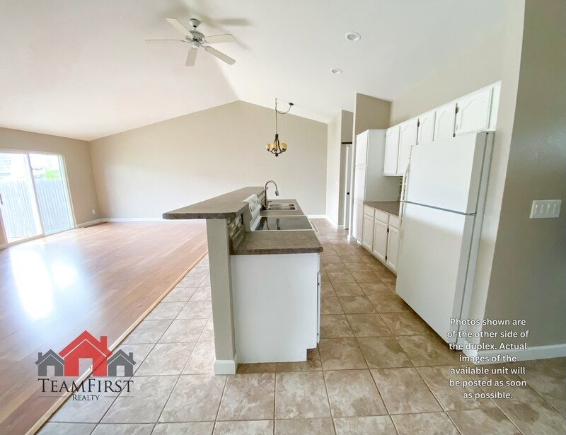 1254 Crown Ct in De Pere, WI - Building Photo