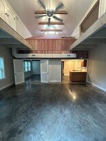 968 E 2nd St in Pass Christian, MS - Building Photo