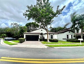 1501 SW 149th Ave in Pembroke Pines, FL - Foto de edificio - Building Photo