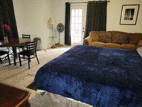 8304 Bridgetown Dr in Austin, TX - Building Photo - Building Photo