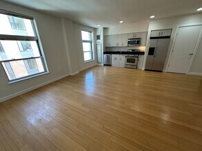 587 Albany St, Unit 4 in Boston, MA - Building Photo - Building Photo