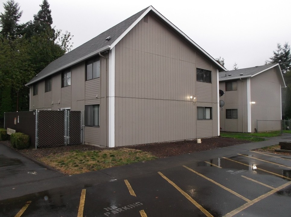 Thomas Creek Court in Scio, OR - Building Photo