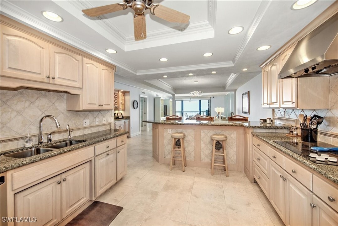 174 S Collier Blvd in Marco Island, FL - Foto de edificio