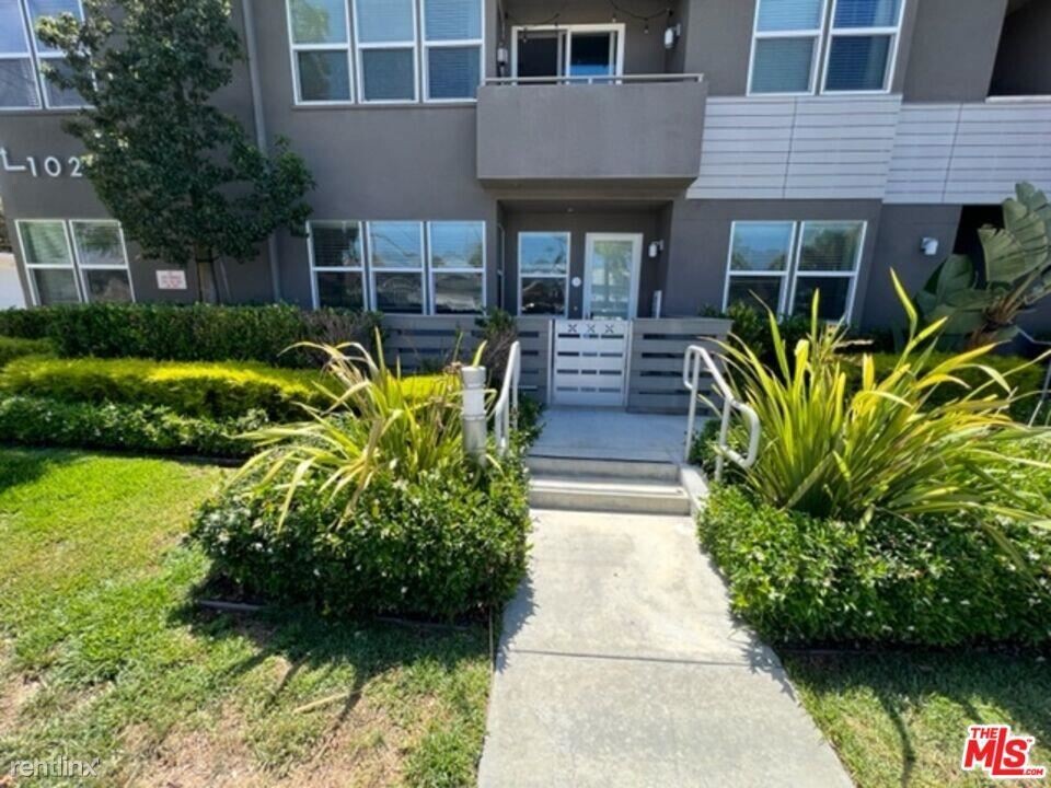 1027 Doreen Pl-Unit -Apt C in Los Angeles, CA - Building Photo